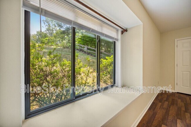 Building Photo - 1676 Royal Oak Ct