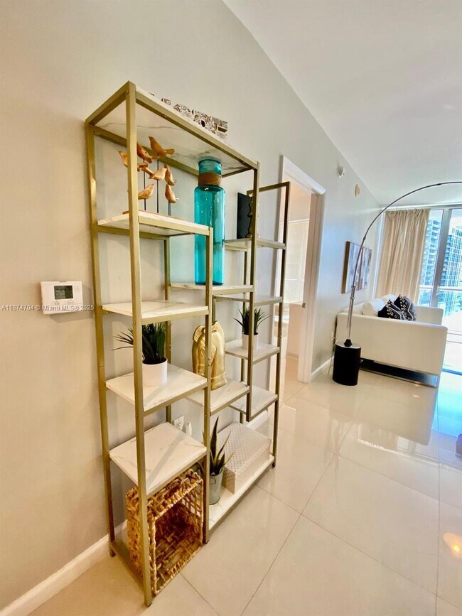 Building Photo - 485 Brickell Ave