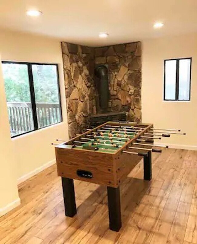 Building Photo - Great Contemporary Lake View Home above Burnt Mill Beach Club