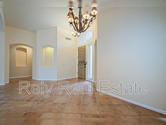 Building Photo - 4605 N Clear Creek Dr