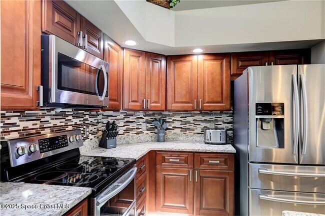 Building Photo - 562 Rolling Hill Dr