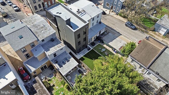 Building Photo - 222 Hermitage St