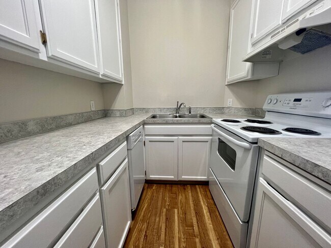 Building Photo - HAR70