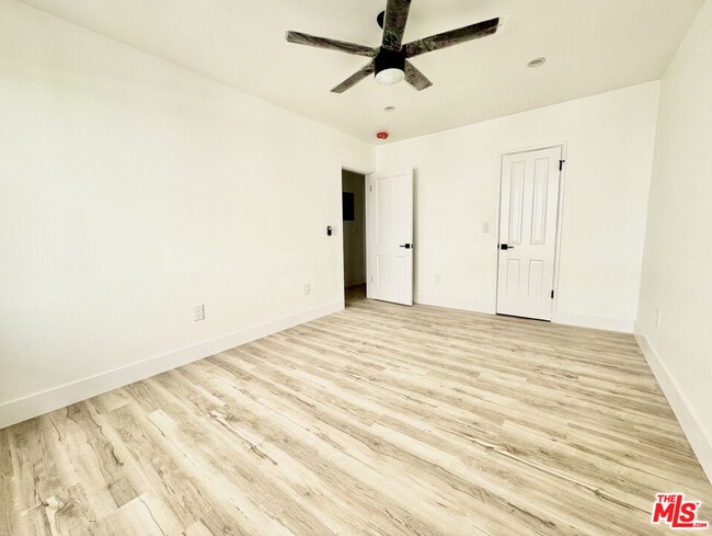 Building Photo - 121 Crescent Dr