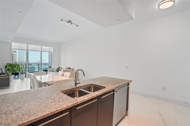 Building Photo - 950 Brickell Bay Dr