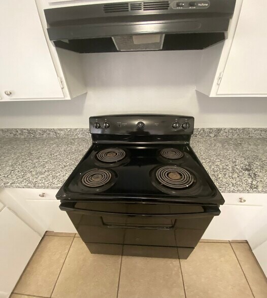 Building Photo - 7842 Winehill Ln