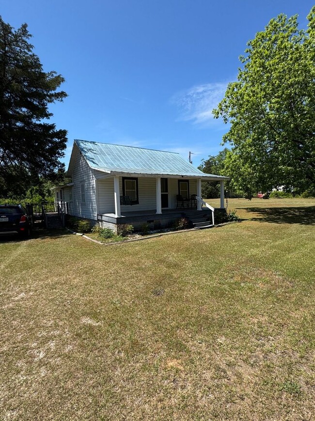Primary Photo - Quiet Country Home for Rent