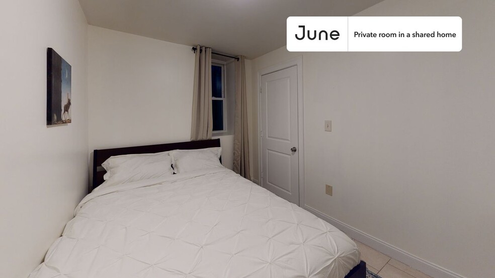 Building Photo - Private bedroom in 4 bed/2 bath Home
