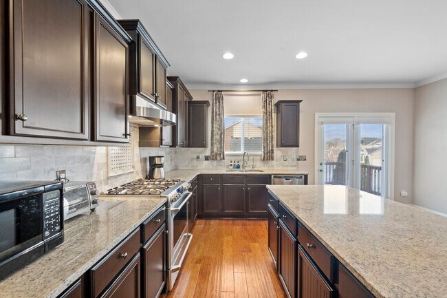 Building Photo - 4BR Home with Over 3,200 Sq Ft in Desirable Mount Juliet Community
