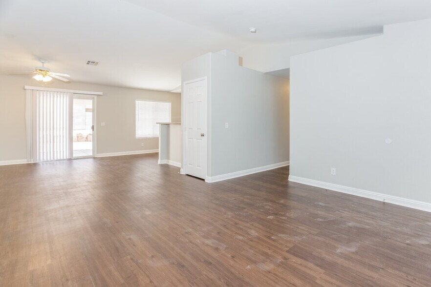 Building Photo - 4030 W Red Coach Ave