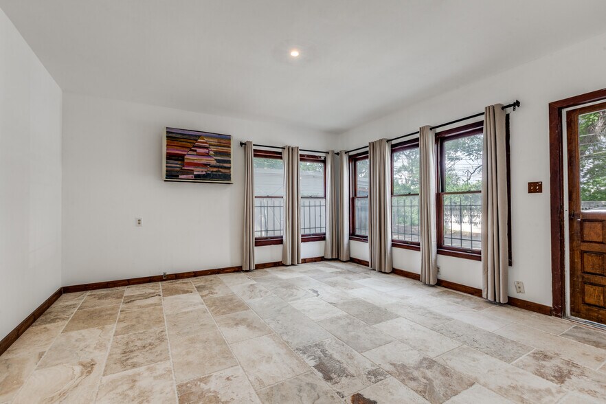 Master Bed - 135 E Ridgewood Ct