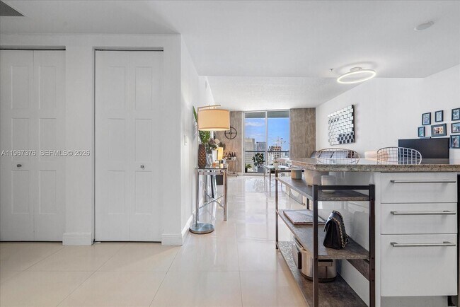 Building Photo - 185 SW 7th St