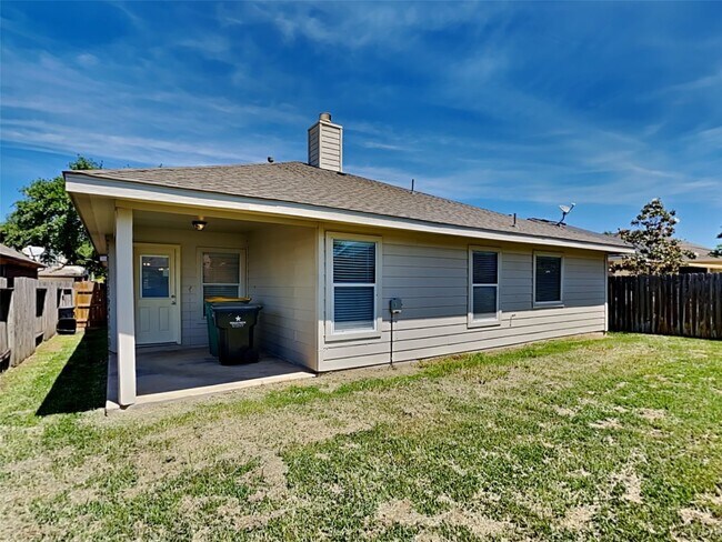 Building Photo - 3223 Stoneydale Ln