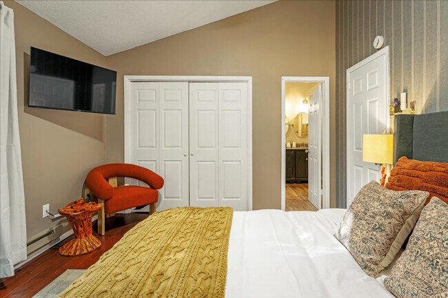 Building Photo - 1825 Jennifer Dr