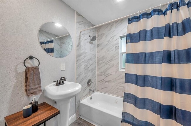 Building Photo - 3720 3rd Ave N