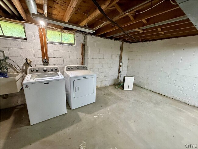 Building Photo - 4999 Windgate Rd