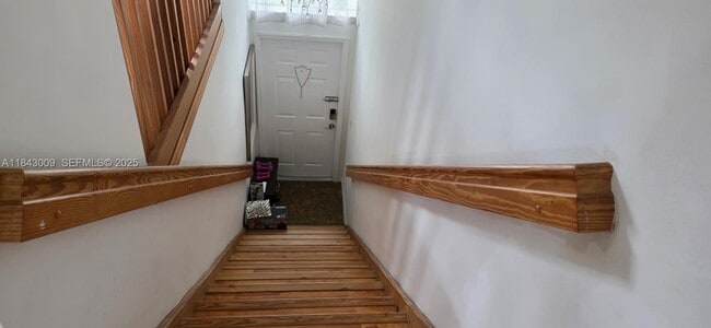 Building Photo - 21255 NE 8th Pl