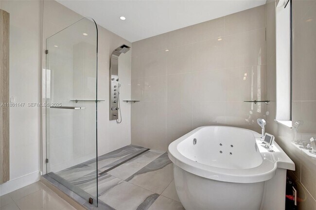 Building Photo - 164 SE 4th Terrace