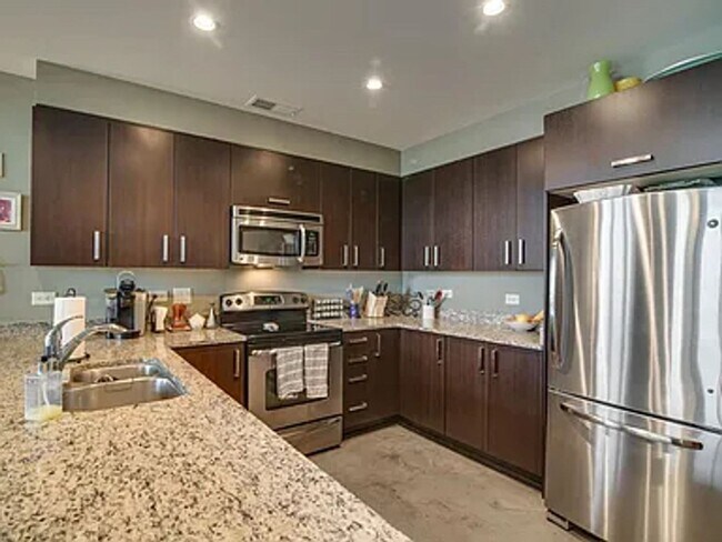 Building Photo - Luxury condo in the Rhythm at Music Row