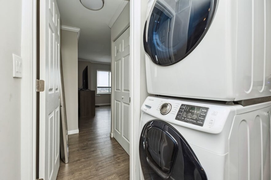 Building Photo - 8370 Greensboro Dr