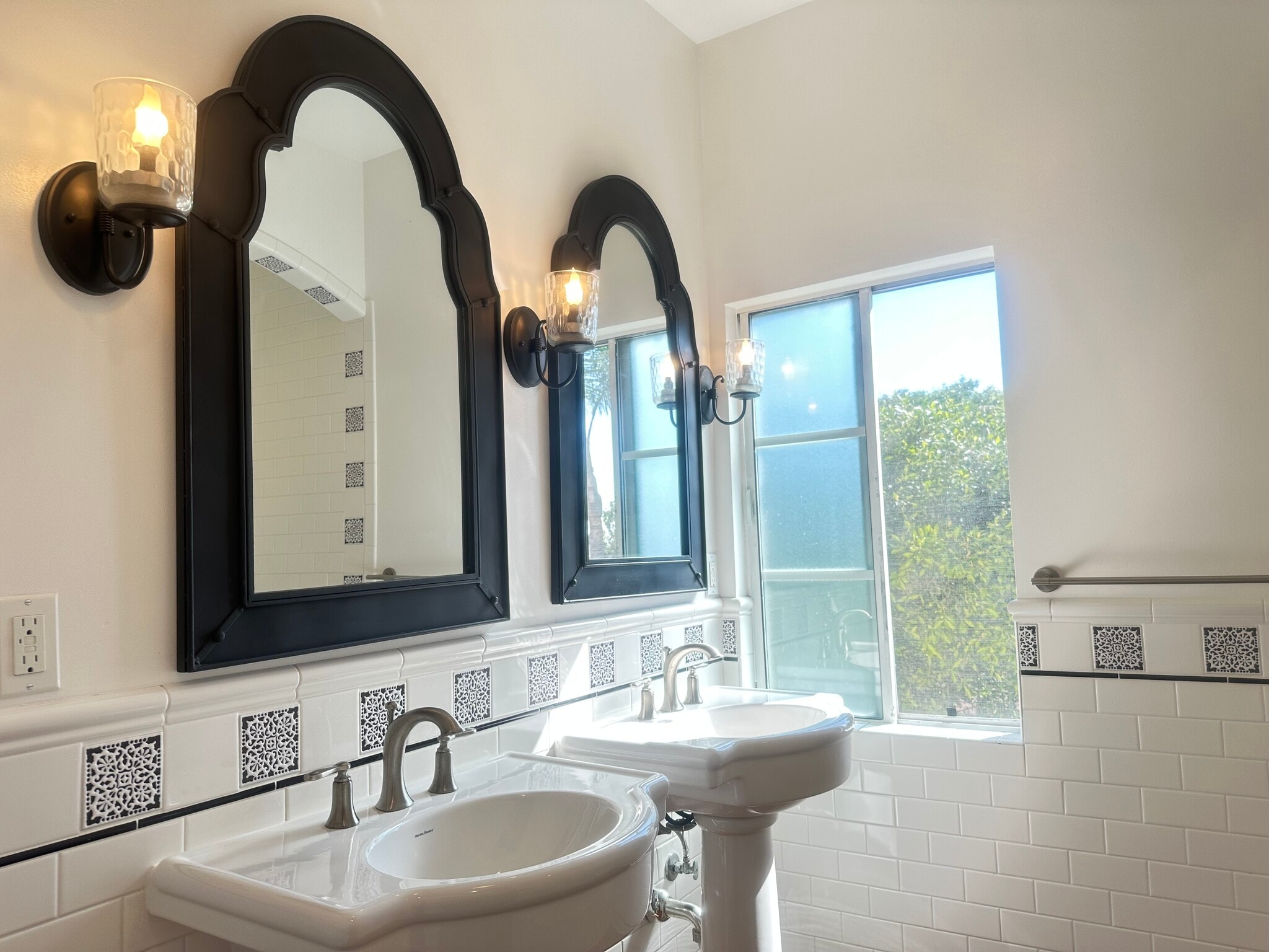 Building Photo - 1602 S Sierra Bonita Ave