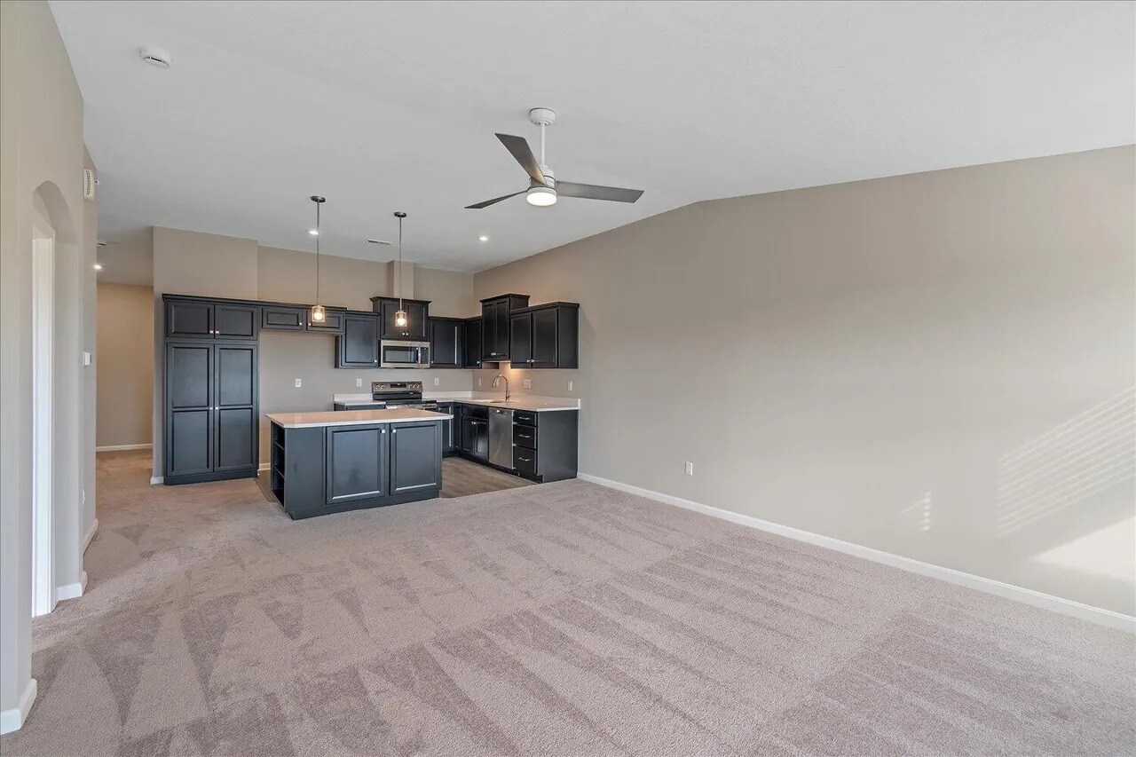 Building Photo - 610 Foxhill Dr