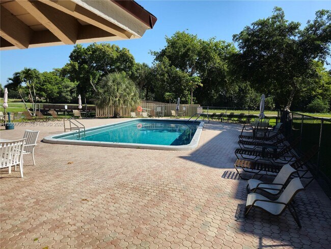 Building Photo - 9460 Tangerine Pl