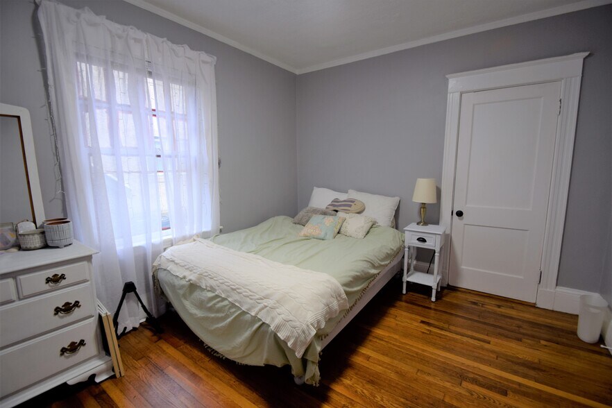 Building Photo - 235 Chestnut Hill Ave