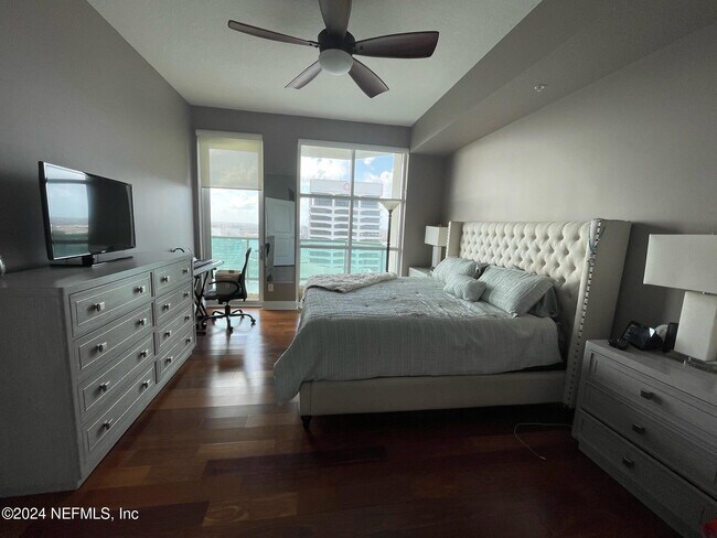 Building Photo - 1431 Riverplace Blvd