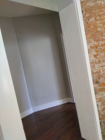 Building Photo - 37 Holland Pl