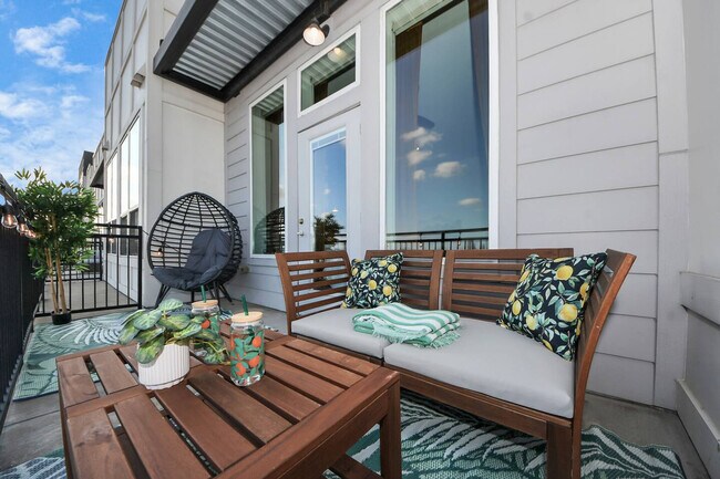 Building Photo - 1111 Shepherd Dr