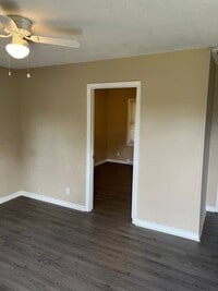 Building Photo - 807 Forest St