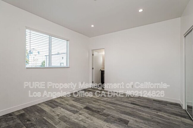 Building Photo - 1344 N Kenmore Ave