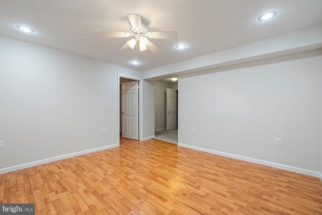 Building Photo - 805 Thicket Ct