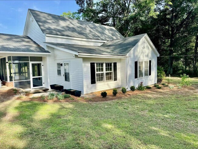 Building Photo - 23504 US-221