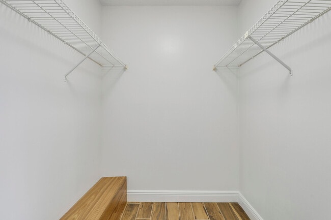 Building Photo - 2324 23rd Ct