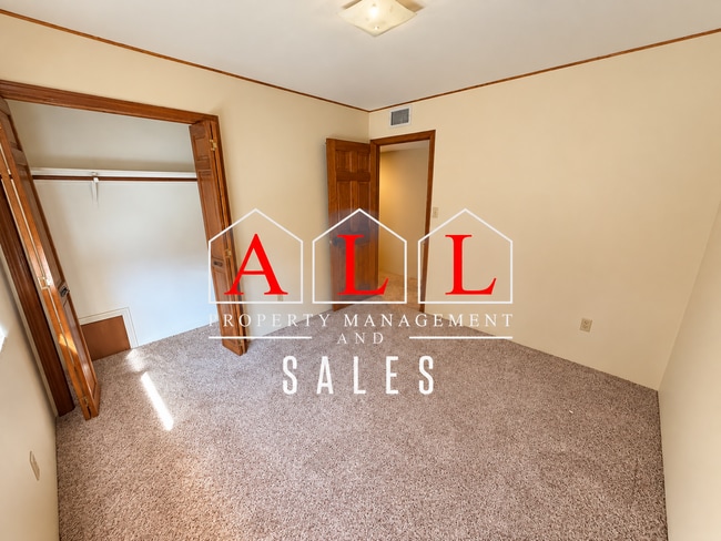 Building Photo - 8009 Dos Rios Way