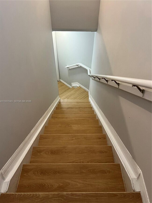 Building Photo - 2033 SE 10th Ave