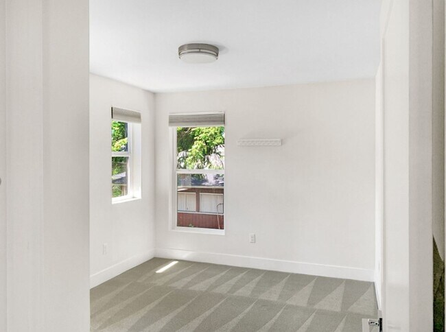 Building Photo - 4Bd/2.5Ba Renton Home