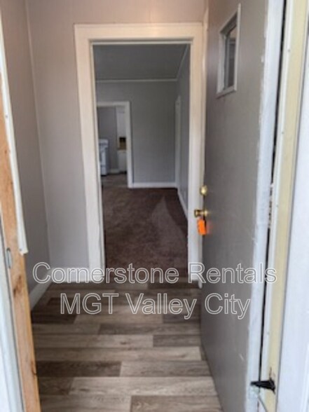 Building Photo - 208 5th Ave SW