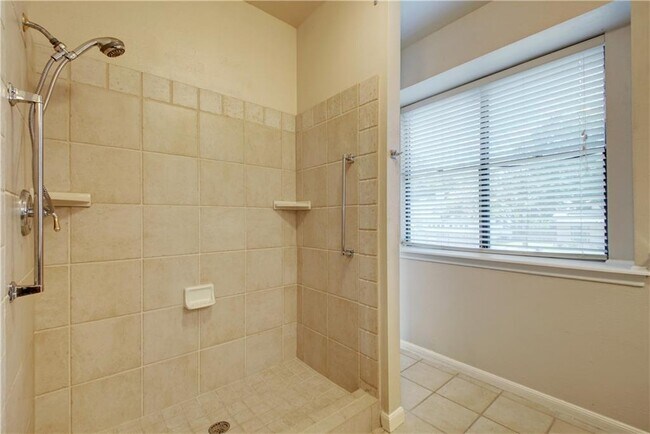 Building Photo - 1713 Woodwind Ln