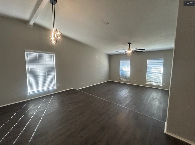 Building Photo - 2801 Meadowview Dr