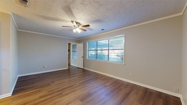 Building Photo - 3904 Windwood Cir