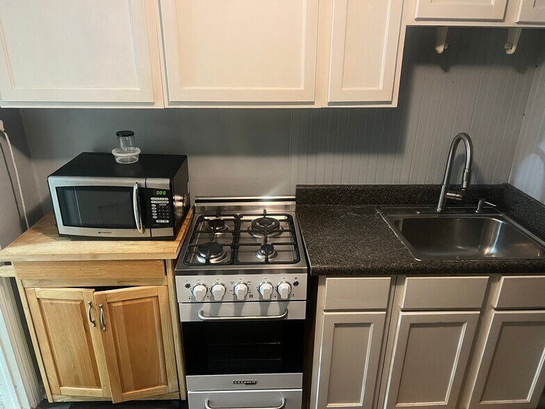 New stove - 1377 Scott Blvd