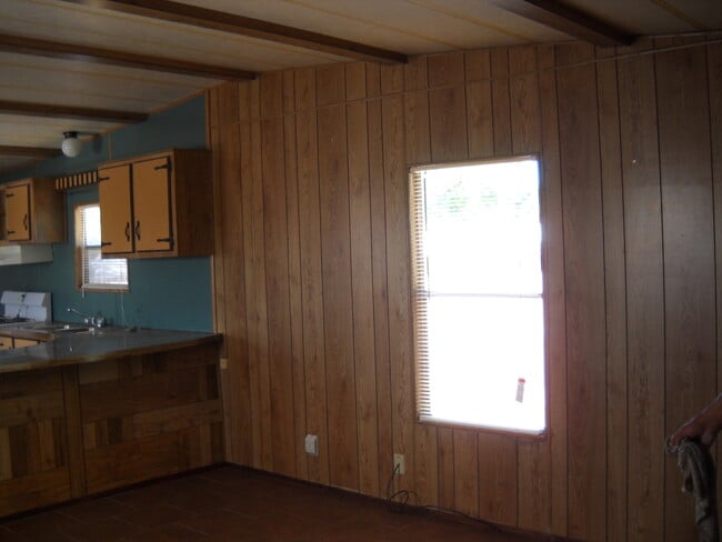 Building Photo - Cute trailer in Golden Acres