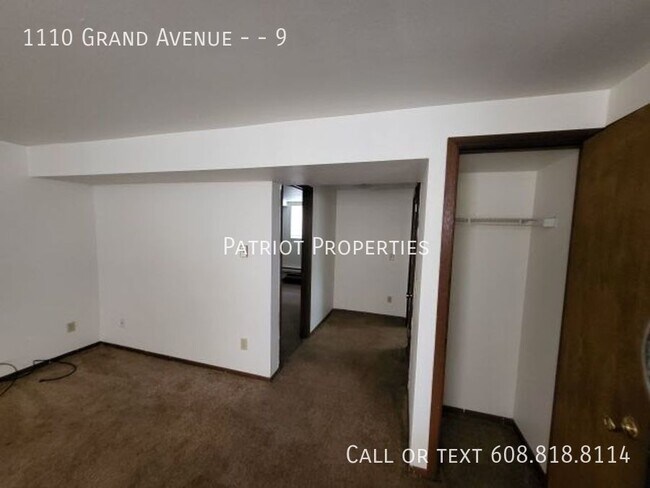 Building Photo - 2 bed/1 bath apartment in Prairie Du Sac, WI!