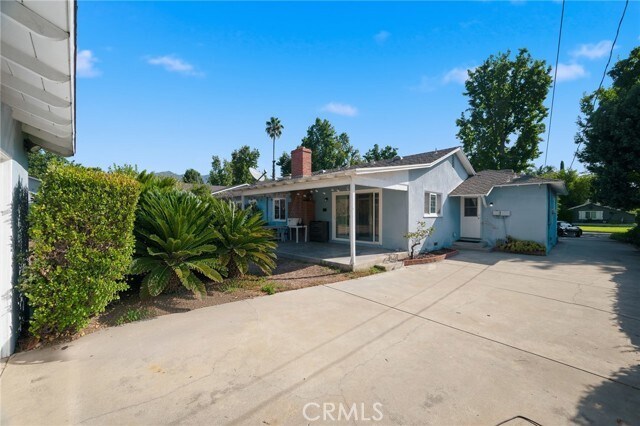 Building Photo - 1033 Encino Ave