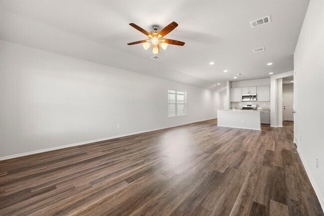 Building Photo - 5808 Begonia Ct