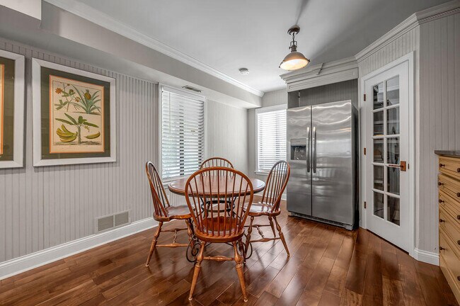 Building Photo - 500 Laketower Dr