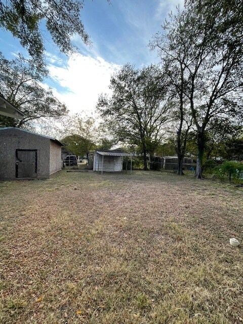 Building Photo - 1214 La Vega St